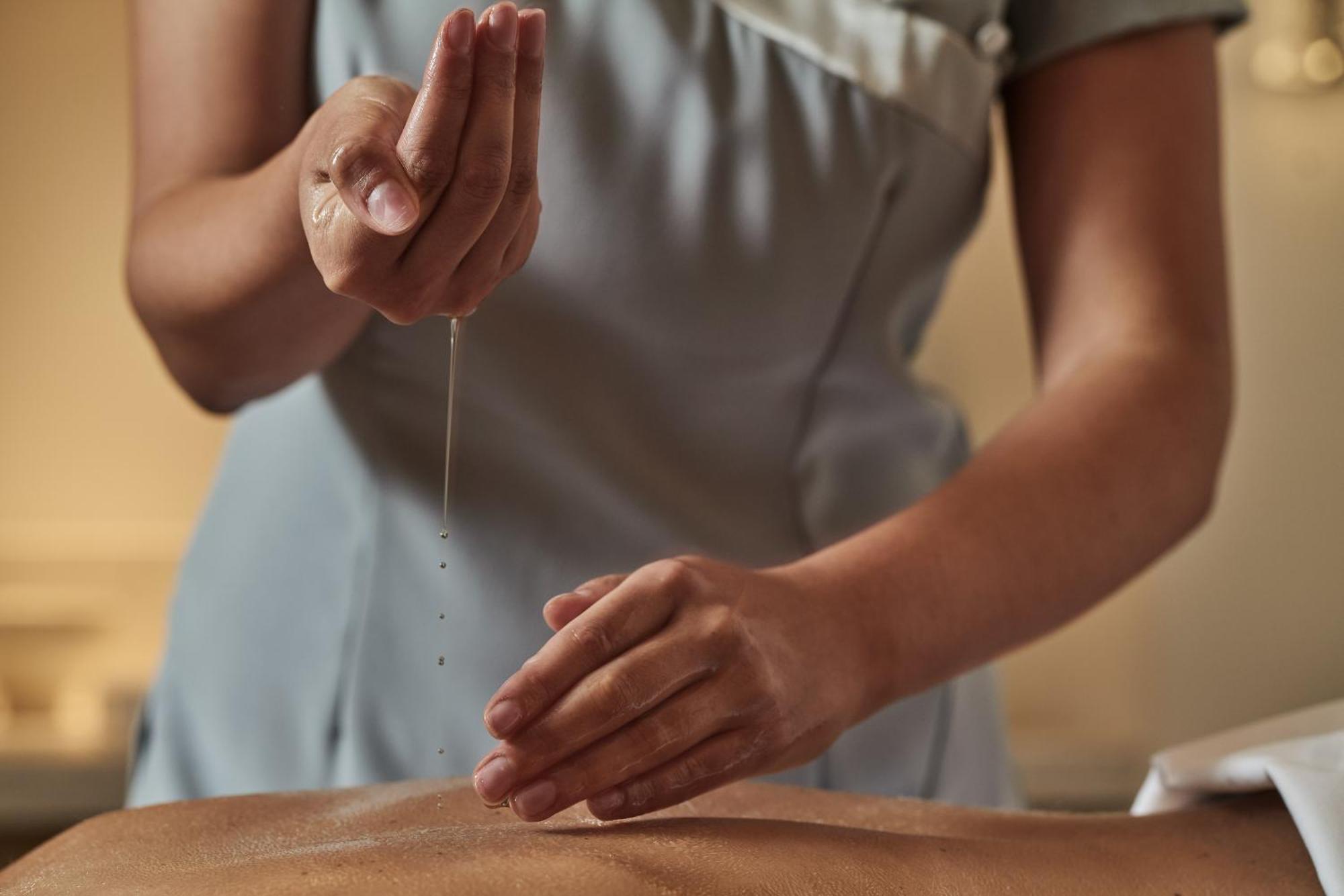 City Of Dreams Mediterranean - Integrated Resort, Casino & Entertainment Limassol Exteriör bild Massage with oil
