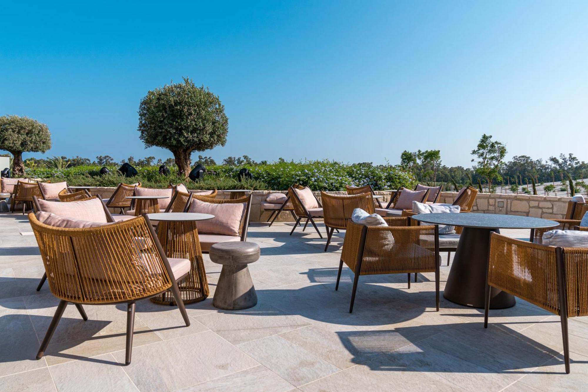 City Of Dreams Mediterranean - Integrated Resort, Casino & Entertainment Limassol Exteriör bild The Terrace at the Westin Resort & Villas, Naos Beach Club
