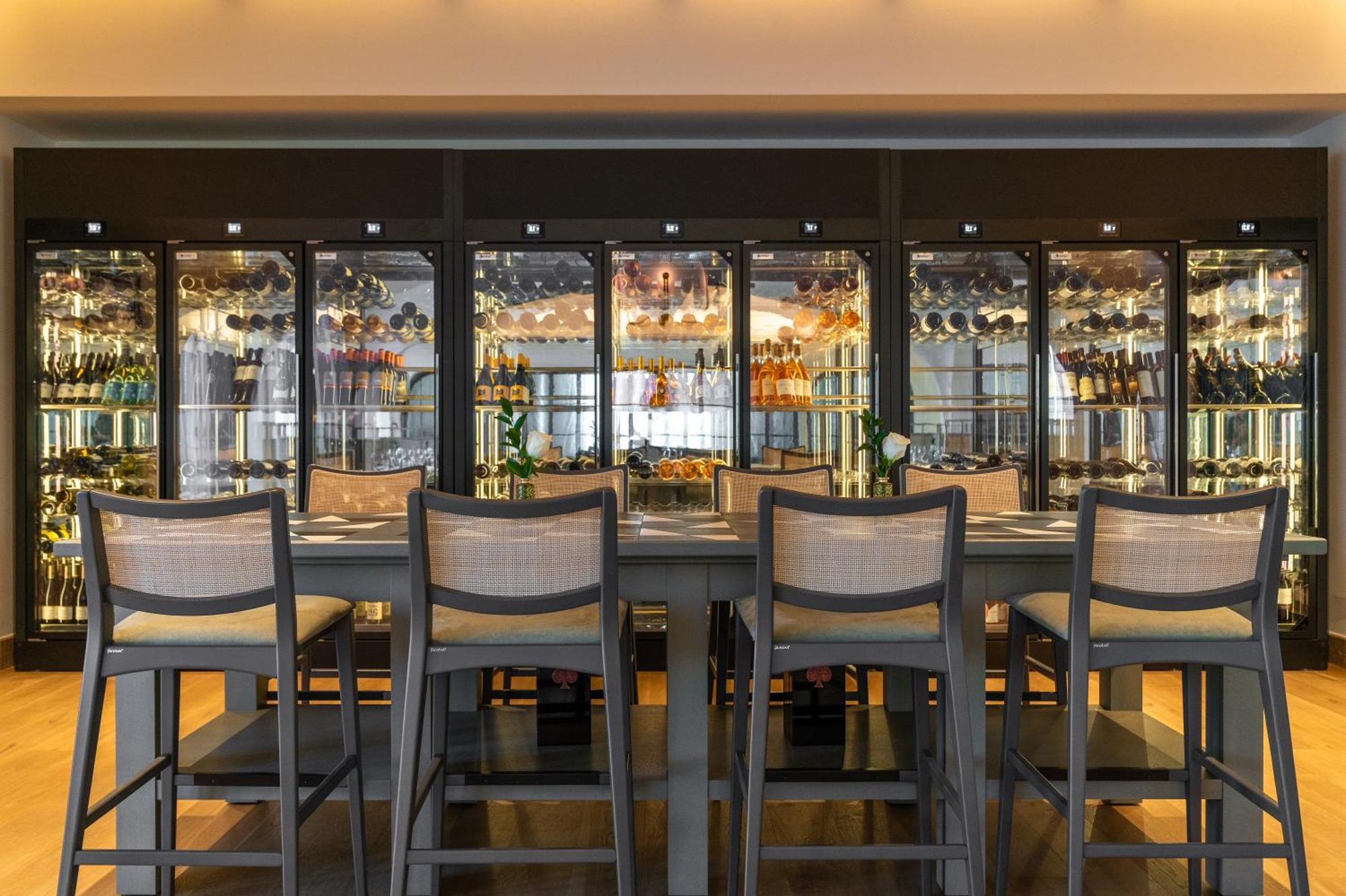 City Of Dreams Mediterranean - Integrated Resort, Casino & Entertainment Limassol Exteriör bild The bar at the restaurant
