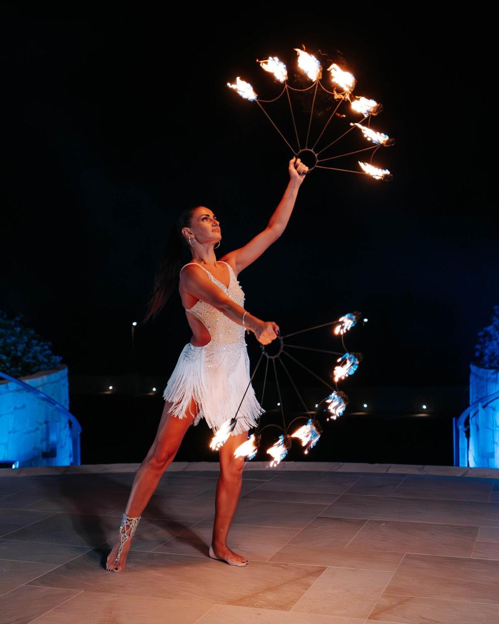 City Of Dreams Mediterranean - Integrated Resort, Casino & Entertainment Limassol Exteriör bild A woman performing with a fire fan
