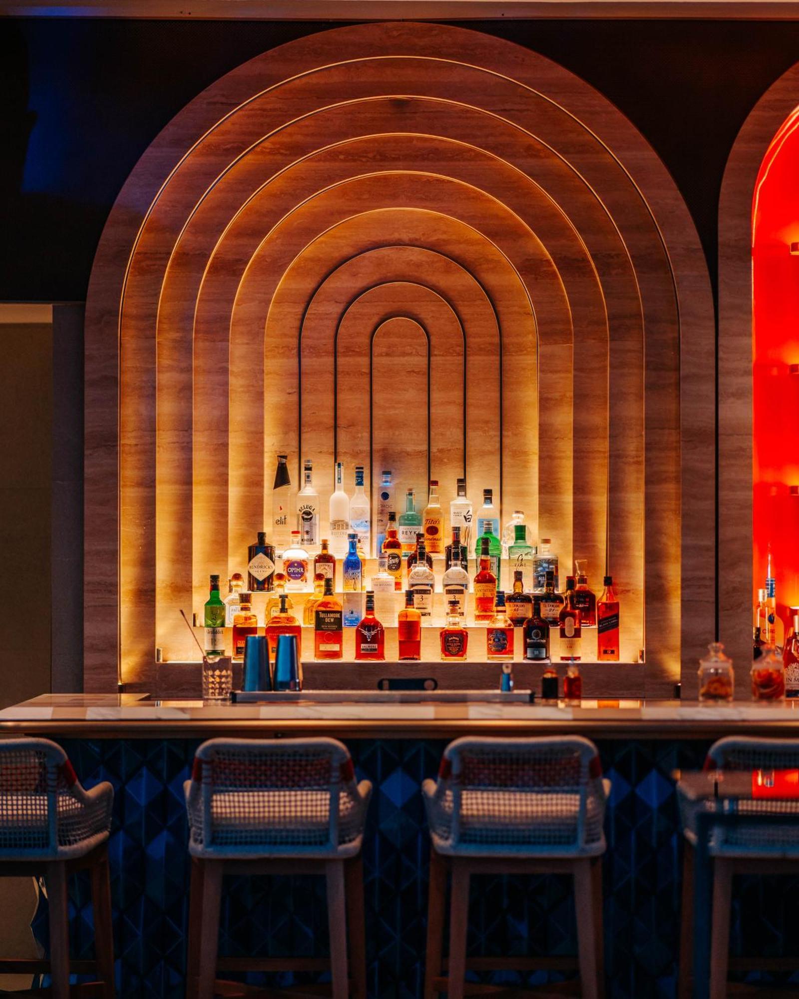 City Of Dreams Mediterranean - Integrated Resort, Casino & Entertainment Limassol Exteriör bild The bar at the 1930s themed bar, The 3030