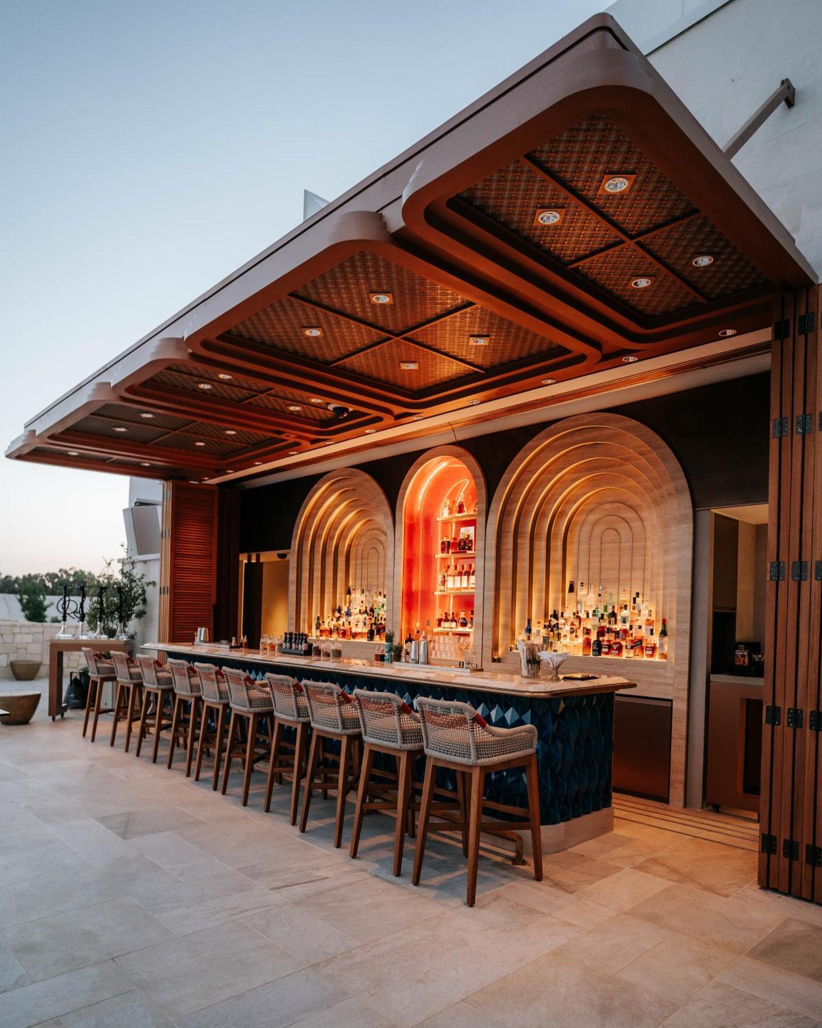 City Of Dreams Mediterranean - Integrated Resort, Casino & Entertainment Limassol Exteriör bild The rooftop bar at the hotel