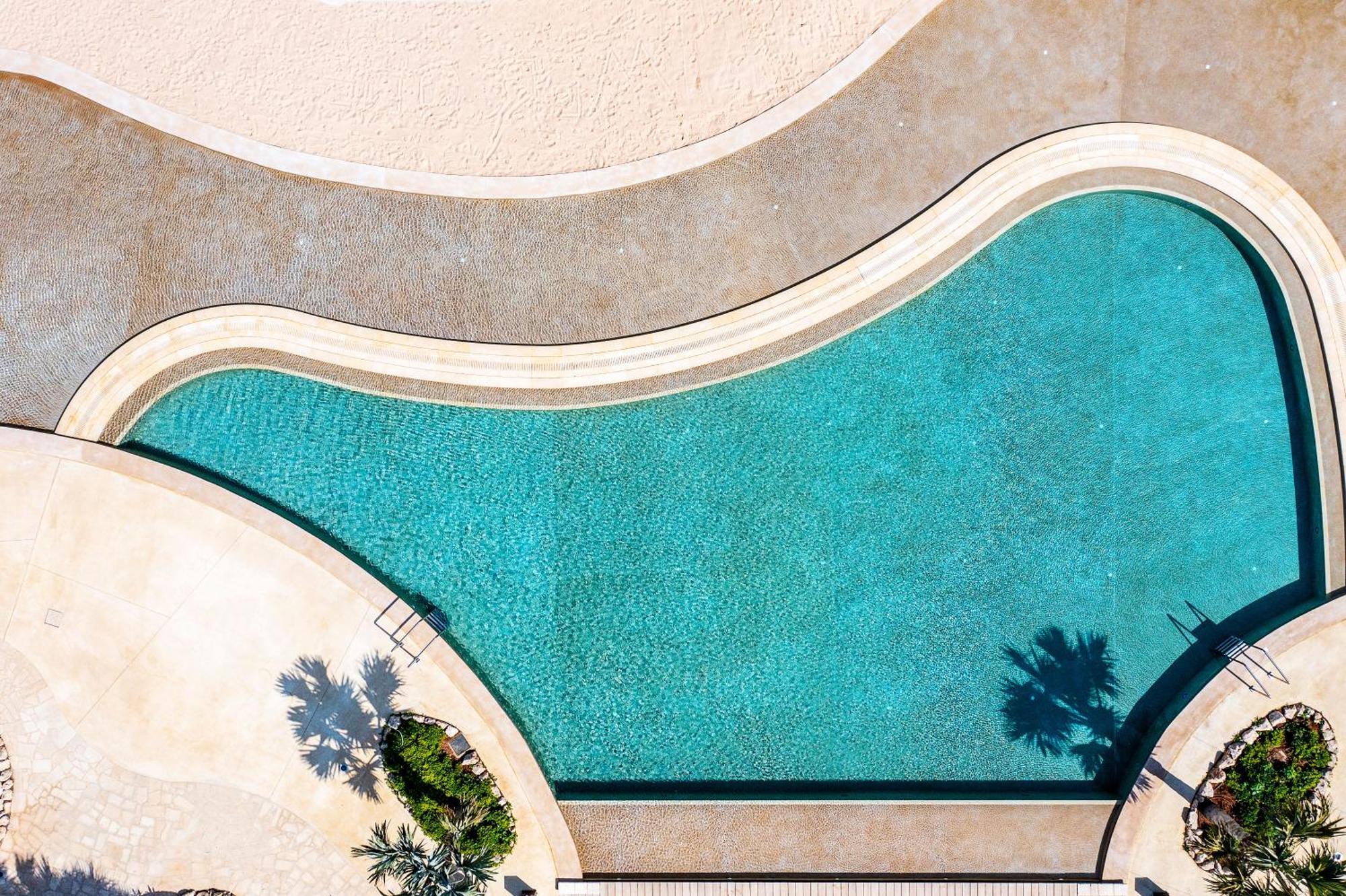 City Of Dreams Mediterranean - Integrated Resort, Casino & Entertainment Limassol Exteriör bild Aerial view of a swimming pool