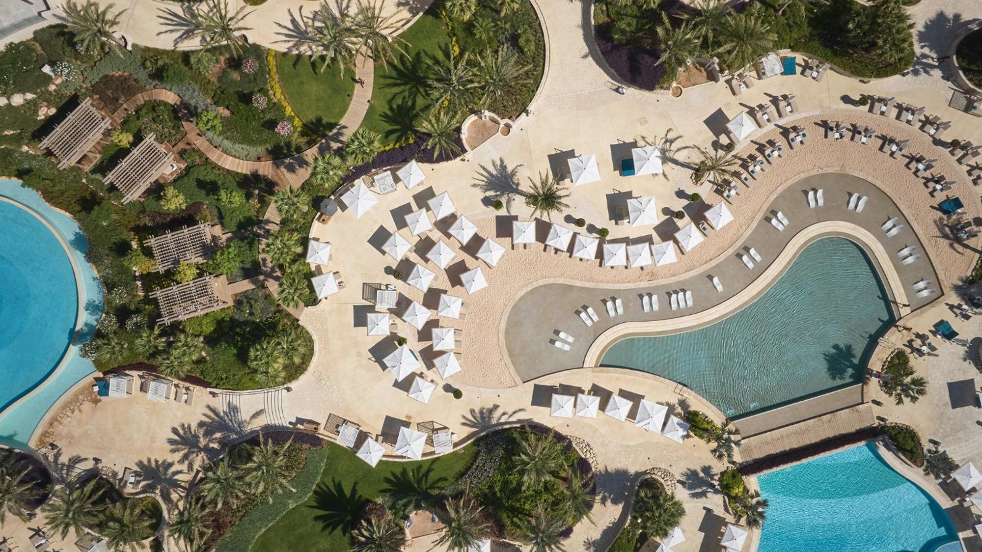 City Of Dreams Mediterranean - Integrated Resort, Casino & Entertainment Limassol Exteriör bild Aerial view of the pool area