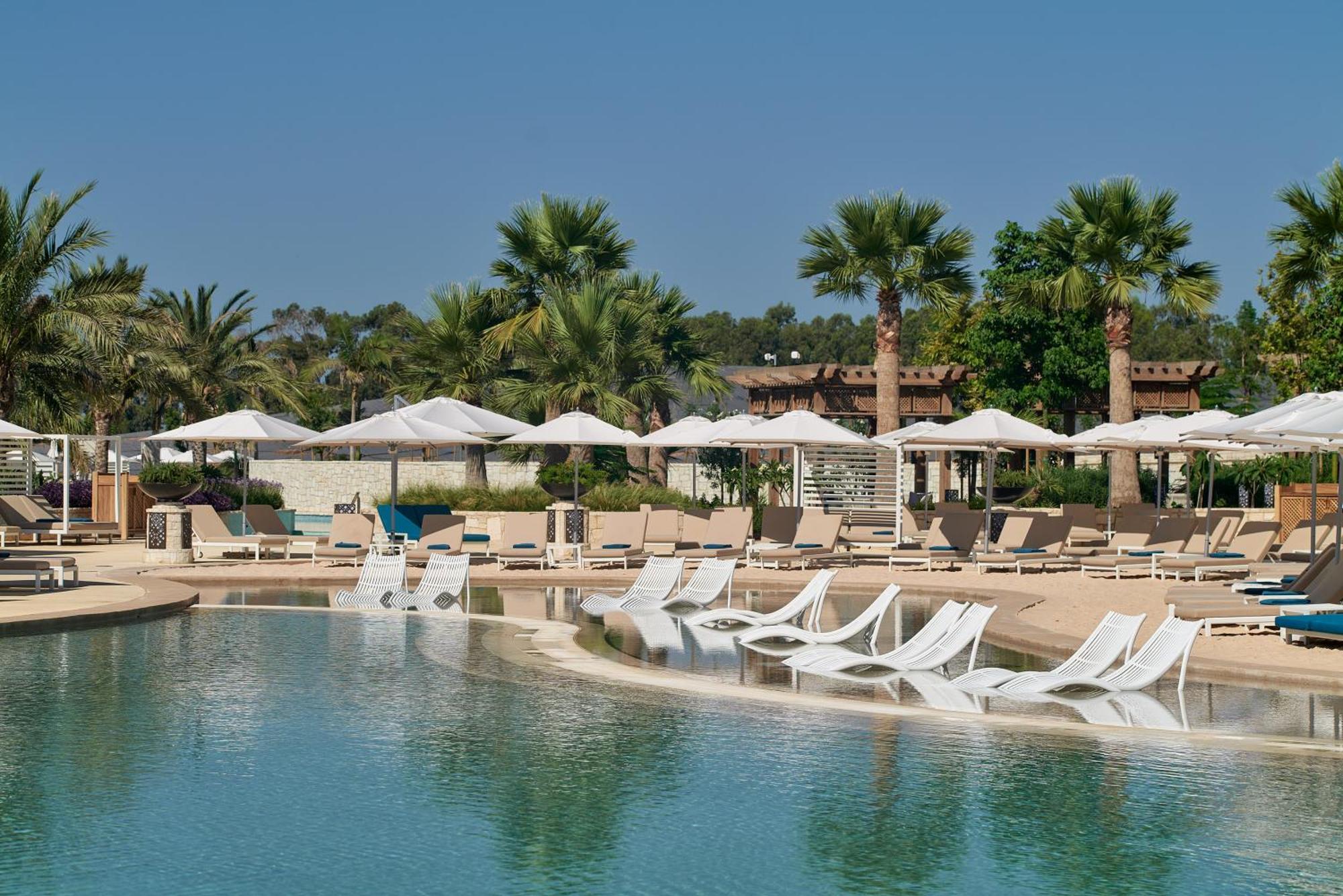 City Of Dreams Mediterranean - Integrated Resort, Casino & Entertainment Limassol Exteriör bild The swimming pool at the resort