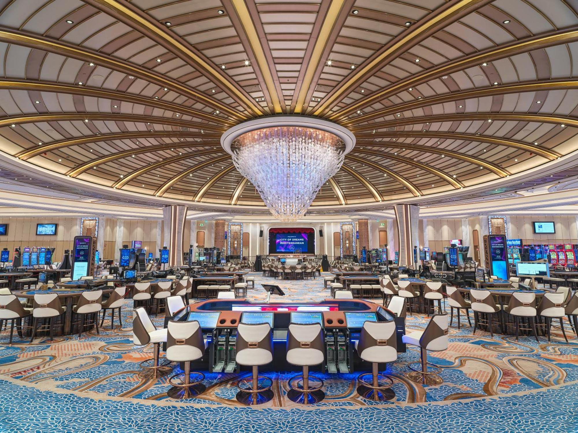 City Of Dreams Mediterranean - Integrated Resort, Casino & Entertainment Limassol Exteriör bild The casino floor at the MGM Grand