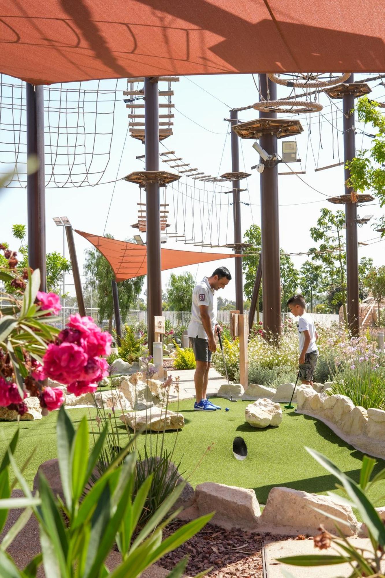 City Of Dreams Mediterranean - Integrated Resort, Casino & Entertainment Limassol Exteriör bild Adventure Golf in Mallorca